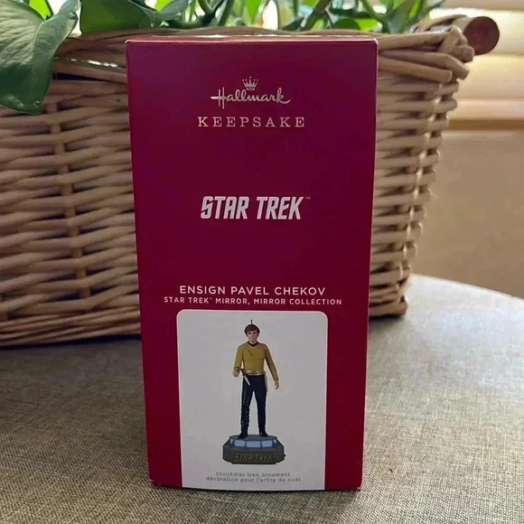 NIB Hallmark “Storyteller” Star Trek Ensign Chekov - Mirror Mirror Collection - Picture 1 of 2